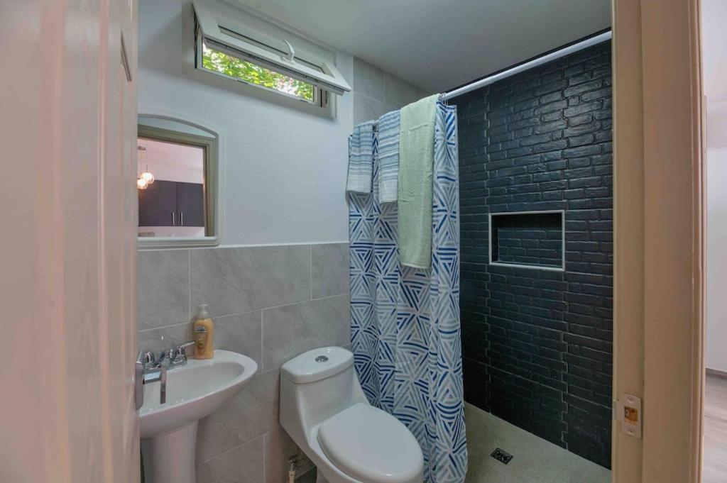 Cozy Beach Villa At The Shores 5 Minutes From The Beach West End Eksteriør bilde